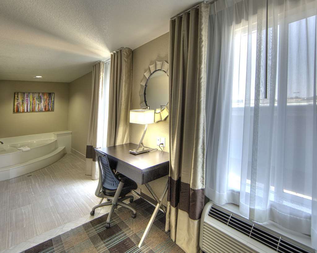 Comfort Inn & Suites, White Settlement-Fort Worth West, Tx Bilik gambar